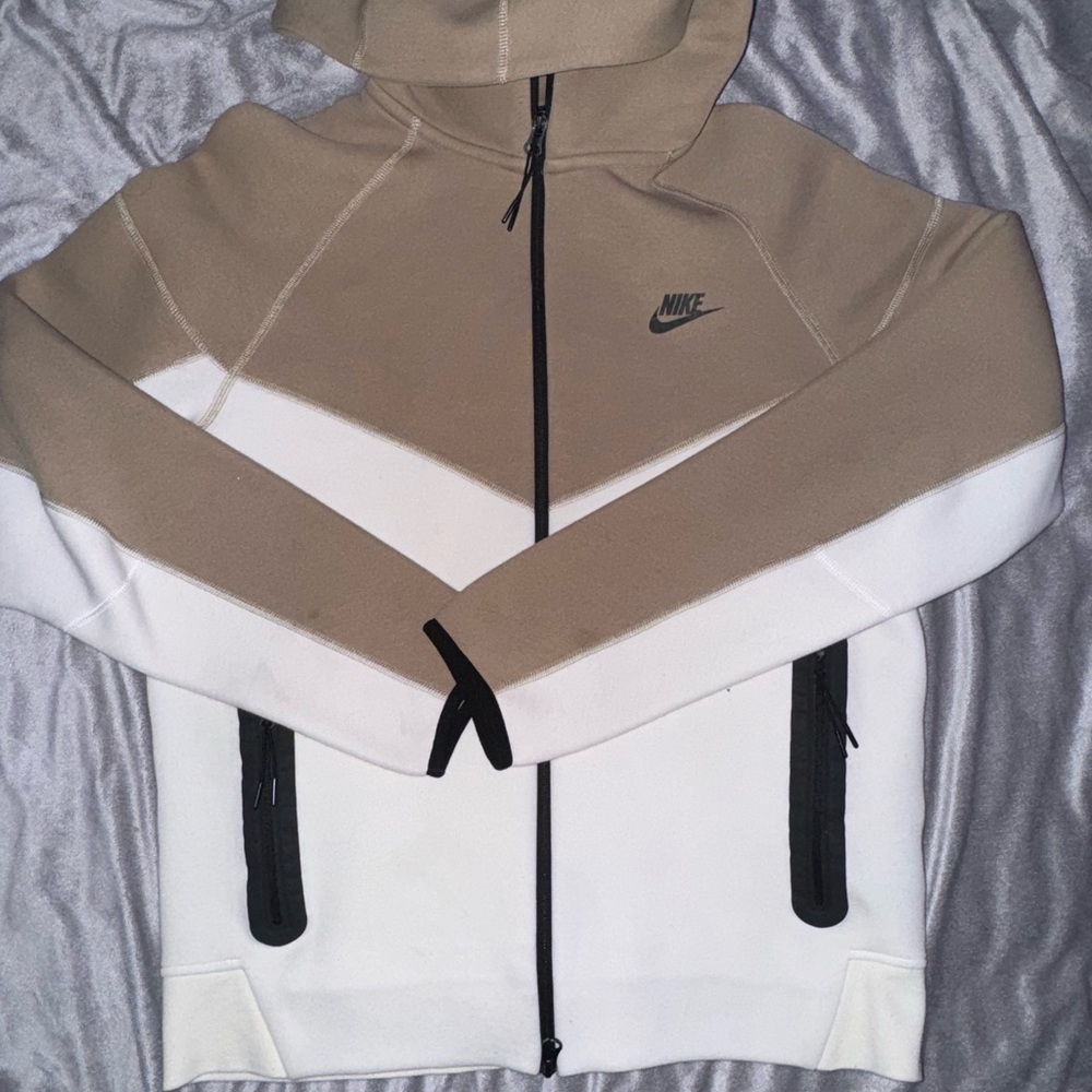 Nike Tan and White Hoodie